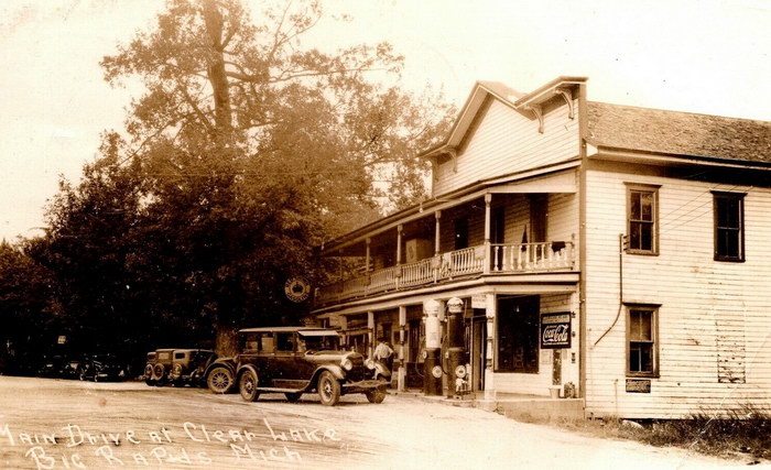 Rppc Mi Big Rapids Main Drive Clear Lake Coca Cola Sign Gas Station 1935 M45 (newer photo)